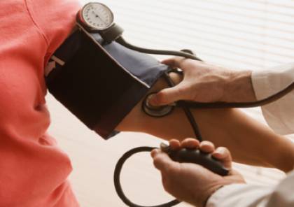 4 علامات "نادرة" لارتفاع ضغط الدم شديد الخطورة