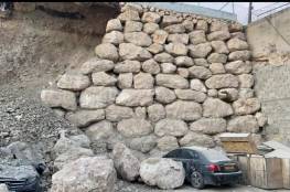 إصابة مواطنين جراء انهيار جدار في دير سامت