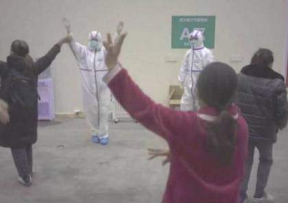 فيديو.. رقصة كورونا.. لماذا يؤديها المرضى في قاعات العزل؟