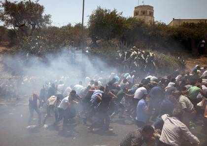 الاحتلال يقمع مسيرة مطالبة باسترداد جثامين 3 شهداء في بدّو شمال غرب القدس