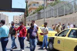 اعتصام لسائقي "العمومي" في بيت لحم احتجاجاً على عدم استثنائهم من الإغلاق