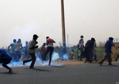 الشرطة السودانية تطلق الغاز المسيل للدموع على عشرات المحتجين في الخرطوم