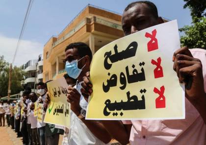 شاهد الفيديو : صحفي سوداني يوبّخ بكلام حاد وزير الخارجية بسبب التطبيع