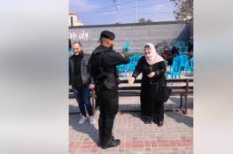 غزة: فيديو مؤثر لشرطي يؤدي التحية العسكرية لوالدته لحظة تخرجه (شاهد)