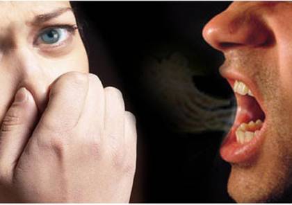 10 أسباب لظهور رائحة الفم الكريهة