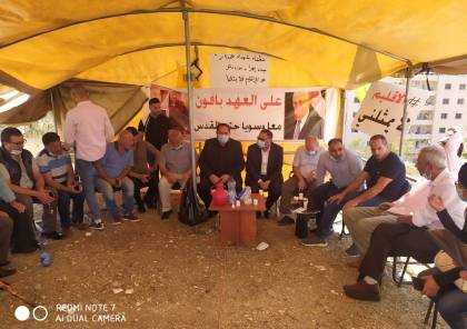 كوادر وقيادات حركة فتح يواصلون إعتصامهم أمام مقر التعبئة والتنظيم برام الله. 