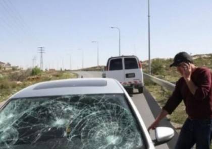 مستوطنون يهاجمون المركبات الفلسطينية جنوب نابلس