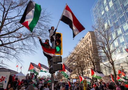 أميركيون يتظاهرون في واشنطن تضامناً مع قطاع غزة