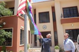 صور: القنصلية الأمريكية في كردستان العراق ترفع علم المثليين فوق مبناها