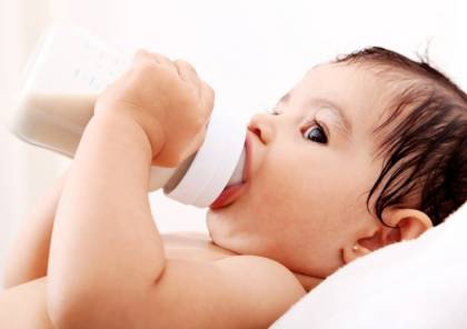 مفاجأة للأمهات.. الحليب الاصطناعي المعزز لن يزيد ذكاء طفلك!