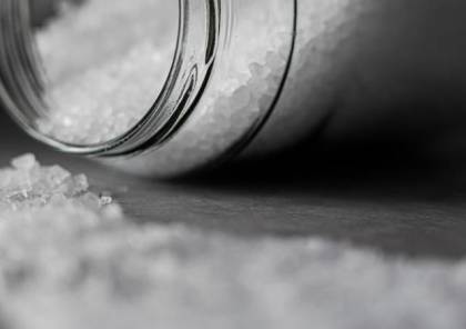 8 طرق تساعدك على استهلاك كمية أقل من الملح لتجنّب مخاطره