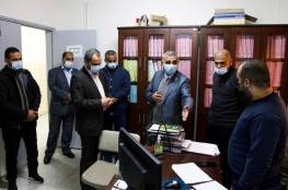 رئيس لجنة المتابعة الحكومية في غزة يتفقد وزارة العمل