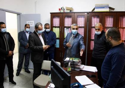 رئيس لجنة المتابعة الحكومية في غزة يتفقد وزارة العمل
