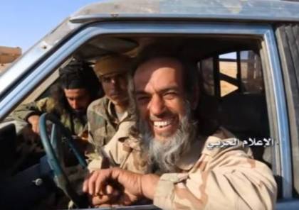 اثر سيطرة الجيش السوري.. فيديو :داعشي ضاحكاً بعد تسليم نفسه: خلَّصنا