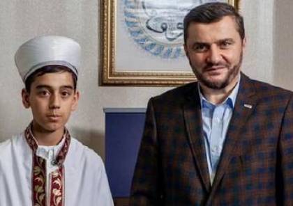 فتى تركي يبلغ من العمر 12 عاما يختم القرآن كاملا بقراءة واحدة