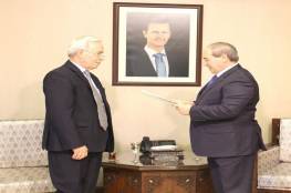 المقداد يتسلم أوراق اعتماد السفير الفلسطيني الجديد في دمشق