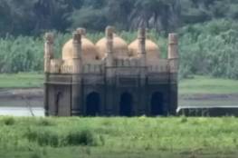 فيديو.. اكتشاف مسجد عمره 120 عاما مغمور بسد في الهند