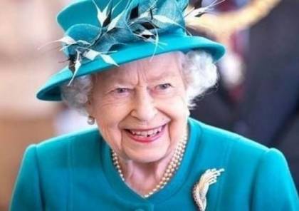 ما هي الرسائل التي تبعثها الملكة إليزابيث بارتداء الأزرق؟
