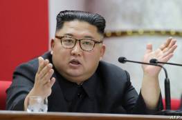 صندل زعيم كوريا الشمالية يثير الانتباه (صور)