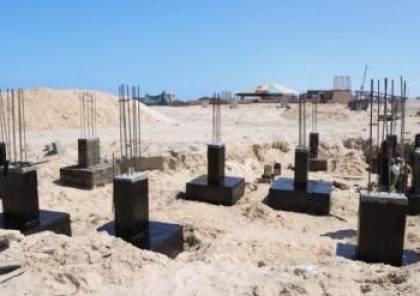 استمرار العمل بمشروع إنشاء متنزه العائلة على شاطئ بحر خانيونس