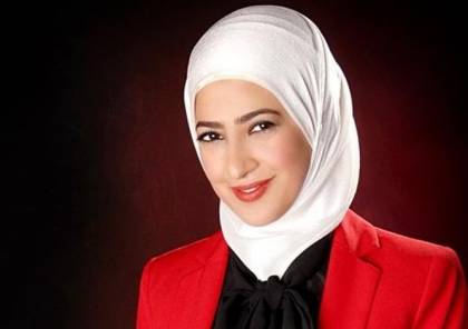 مذيعة فلسطينية تقاضي قناة أمريكية لمنعها الظهور بسبب حجابها