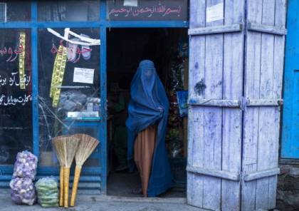 حكومة طالبان تمنع النساء من السفر دون رفقة أحد أقربائهن الذكور
