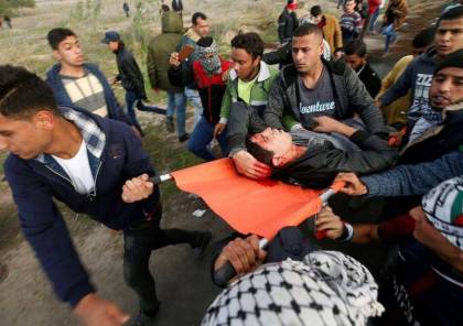 إصابة 6 شبان برصاص الاحتلال وآخرين بالاختناق بالغاز شرق غزة