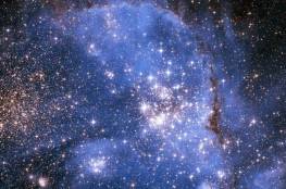 هابل يرصد نجوما توفر "نافذة" على الكون المبكر