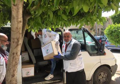 لجان العمل الصحي توزع معقمات ونشرات توعية في قرى شمال غرب القدس