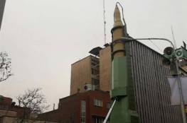 صور: إيران تعرض صاروخ "قدر " البالسيتي مقابل "وكر التجسس الأميركي