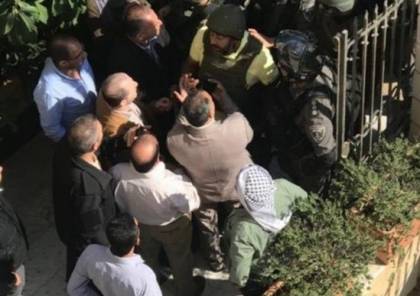 5 إصابات خلال اقتحام الاحتلال مبنى محافظة القدس