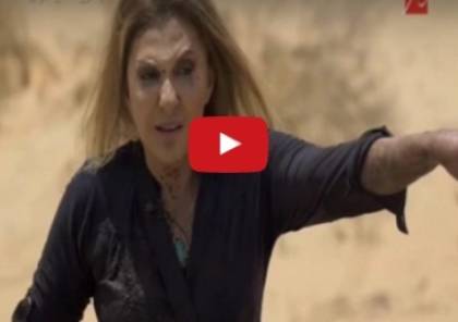 فيديو: نادية الجندي تدخل في حالة هستيريا مع رامز جلال وتضربه !