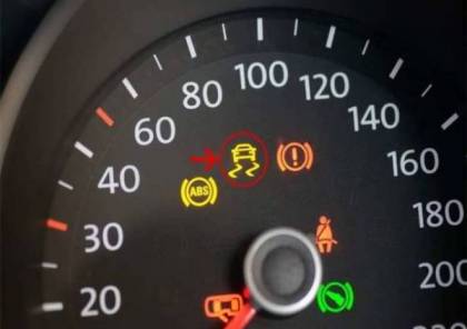 ماذا تعني إضاءة علامة ESP في لوحة القيادة؟