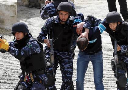الخليل: الشرطة تقبض على المشتبه فيه بجريمة قتل مواطن في بيت أمر