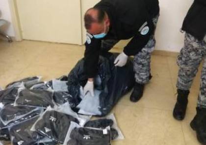 ضبط 100 بدلة طبية غير صحية في أحد مشاغل الخياطة في نابلس