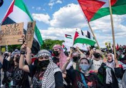 واشنطن: اعتقال سبعة متضامنين مع القضية الفلسطينية خلال تظاهرة أمام السفارة الإسرائيلية