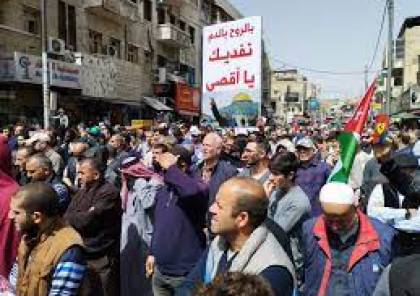 مسيرات ووقفات في عدة محافظات أردنية تنديدا بالعدوان الإسرائيلي على المسجد الأقصى