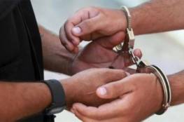 الشرطة تقبض على 5 اشخاص متلبسين بتعاطيهم مواد يشتبه انها مخدرة برام الله