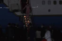 رغم التحذيرات الصينية..طائرة بيلوسي تهبط في العاصمة التايوانية (صور وفيديو)