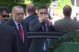 شاهد: أردوغان يراقب بنفسه اشتباك حرسه ومتظاهرين بواشنطن