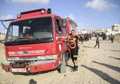 صور: الدفاع المدني ينقذ شابين وطفل سقطوا في بئر لتصريف المياه شمال غزة