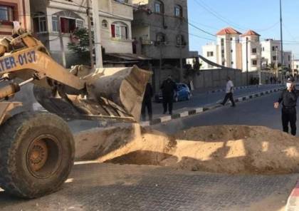 شاهد: الشرطة تُغلق بالسواتر الرملية الطرق المؤدية لشمال قطاع غزة