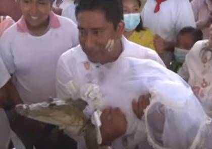 زعيم مكسيكي يتزوج من تمساح في حفل زفاف مهيب - تفاصيل