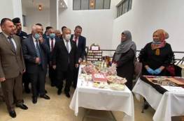 وزير الاقتصاد يفتتح بازار للمنتجات النسوية في مدينة بيت لحم