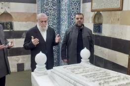 الشيخ عزام يزور ضريحي القائد صلاح الدين والعلامة البوطي في دمشق