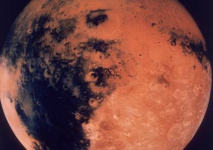 شاهد: مركبة ناسا تلتقط صورة مثيرة لتآكل كثبان رملية "متوهجة" في فوهة بركانية على المريخ