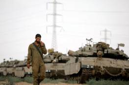 الإعلام العبري: الجيش يكثف تمركزه على السياج الحدودي مع غزة بعد حادثة المسيرة