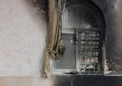 مجهول يُضرم النار في مسجد ببلدة الرام ويفرّ هاربًا