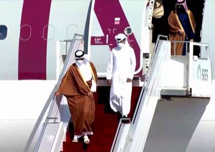 شاهد: "عناق حار" بين أمير قطر و محمد بن سلمان لدى وصوله مطار العلا السعودي