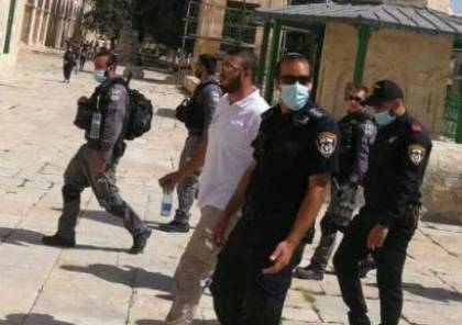 الاحتلال يمدد اعتقال أحد حراس المسجد الأقصى